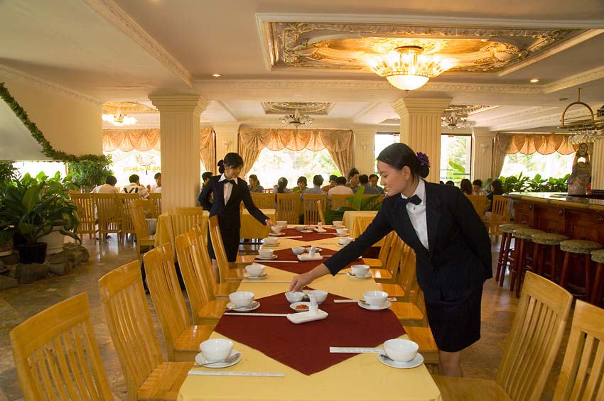 Tiếng Anh giao tiếp trong khách sạn và nhà hàng Tiếng Anh giao tiếp trong khách sạn và nhà hàng