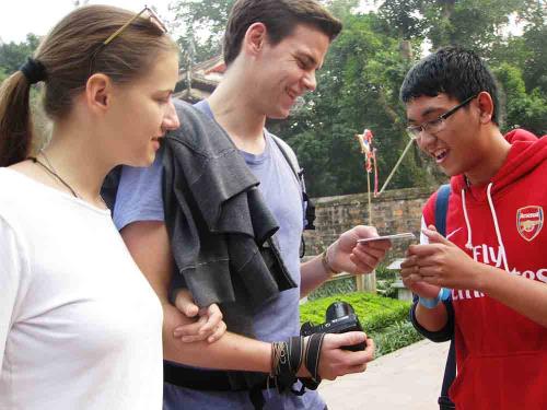Cách giao tiếp bằng tiếng Anh với người nước ngoài