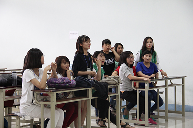 gioi-thieu-ban-than-bang-tieng-anh-cua-sinh-vien